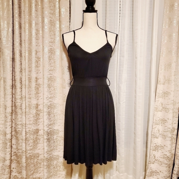 Forever 21 | Pleated Black Dress - Picture 2 of 5